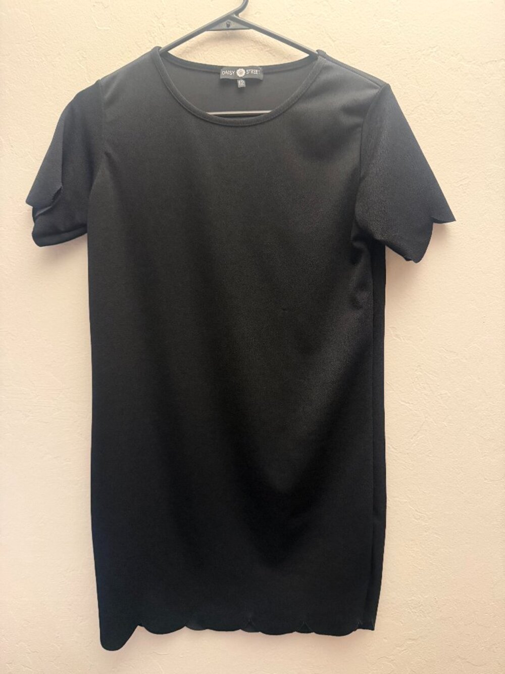 Daisy Street Black Scallop Dress Size M